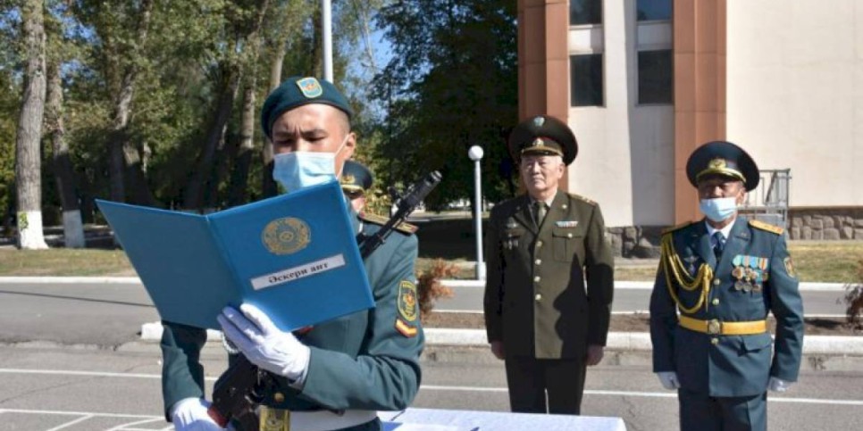 
                    Курсанты военных вузов Казахстана приняли присягу
                