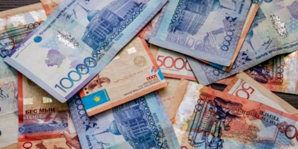 
                    Почти 200 млрд тенге получили казахстанцы за полгода
                