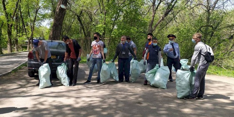 
                    Как принудительный труд помогает очищать городские свалки
                