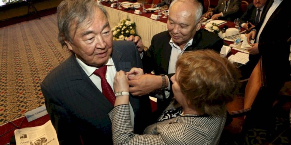 
                    Поэт созидания:  в Алматы Олжаса Сулейменова поздравляли с 85-летним юбилеем
                