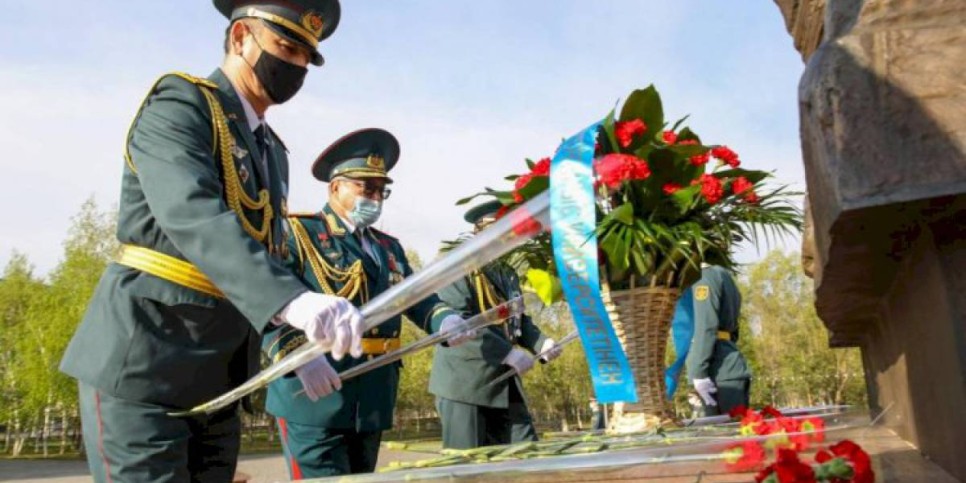
                    В городах РК прошла церемония возложения цветов к Вечному огню
                