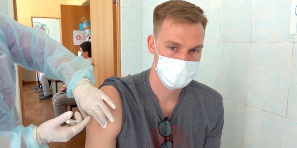 
                    Дмитрий Баландин рассказал о своем состоянии после вакцинации от COVID-19
                