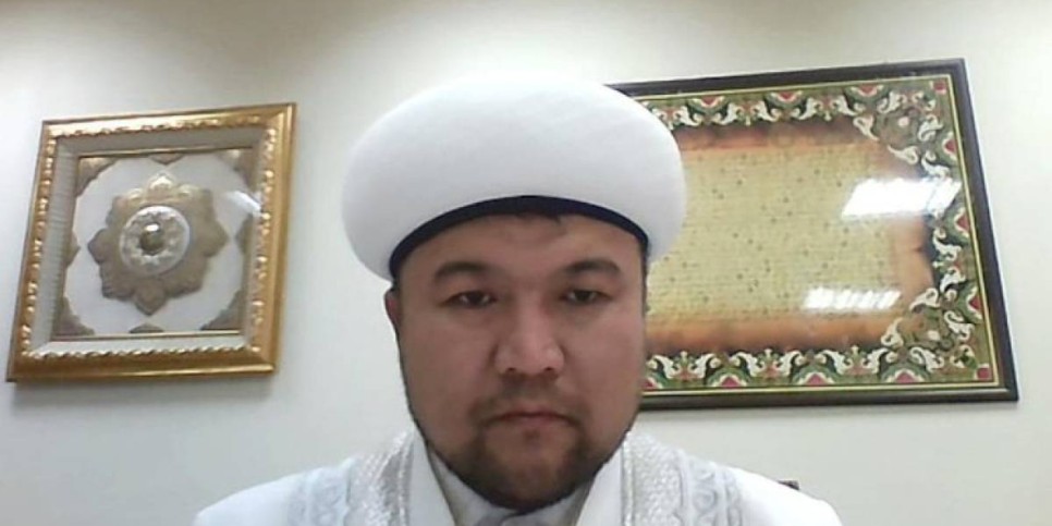
                    Вакцинация не нарушает пост – Еркинбек Шокай
                