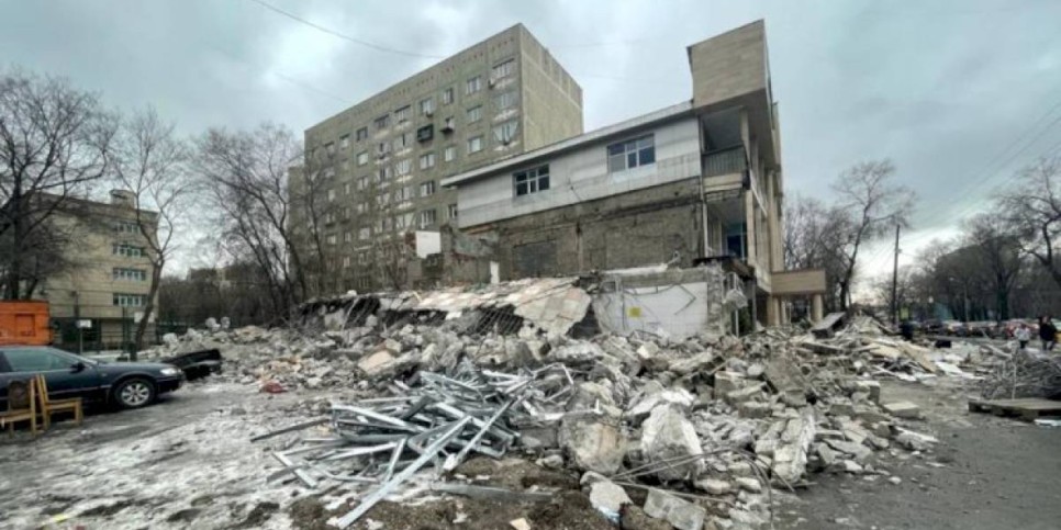 
                    Полностью уничтожена крупная автомойка в центре Алматы
                