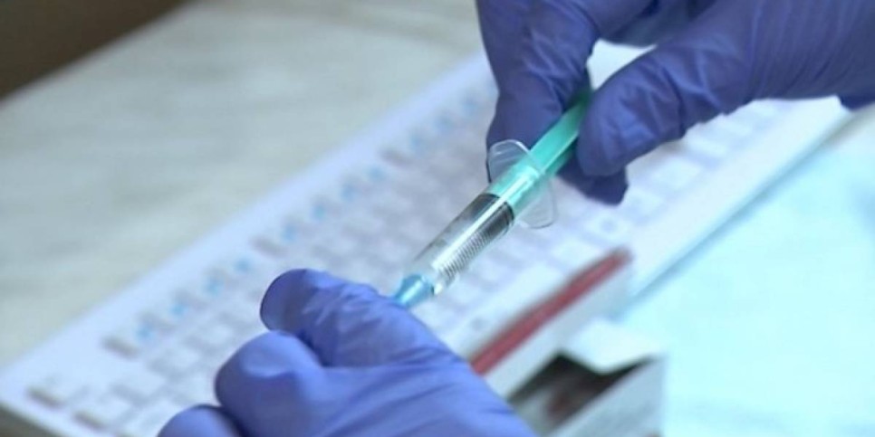
                    Эксперт: Вакцинация поможет улучшить ситуацию в борьбе с COVID-19
                