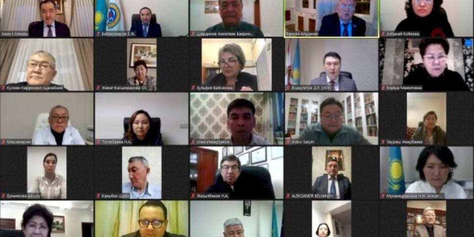 
                    Бакытжан Сагинтаев провел встречу с членами Общественного совета
                