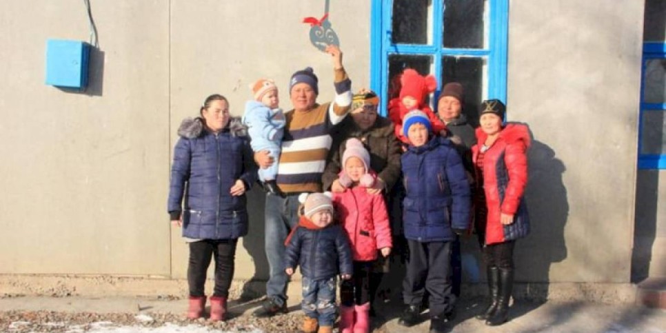 
                    Меценаты Алматинской области подарили дом многодетной семье
                
