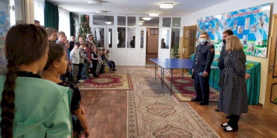 
                    Полицейские посетили детский дом в Алматинской области
                