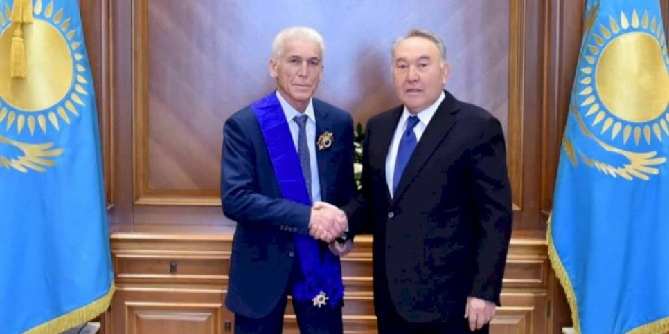 
                    Нурсултан Назарбаев вручил орден Рашиту Сарсенову
                