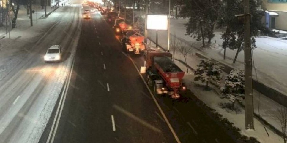 
                    230 кубометров снега вывезено за ночь с улиц Алматы
                