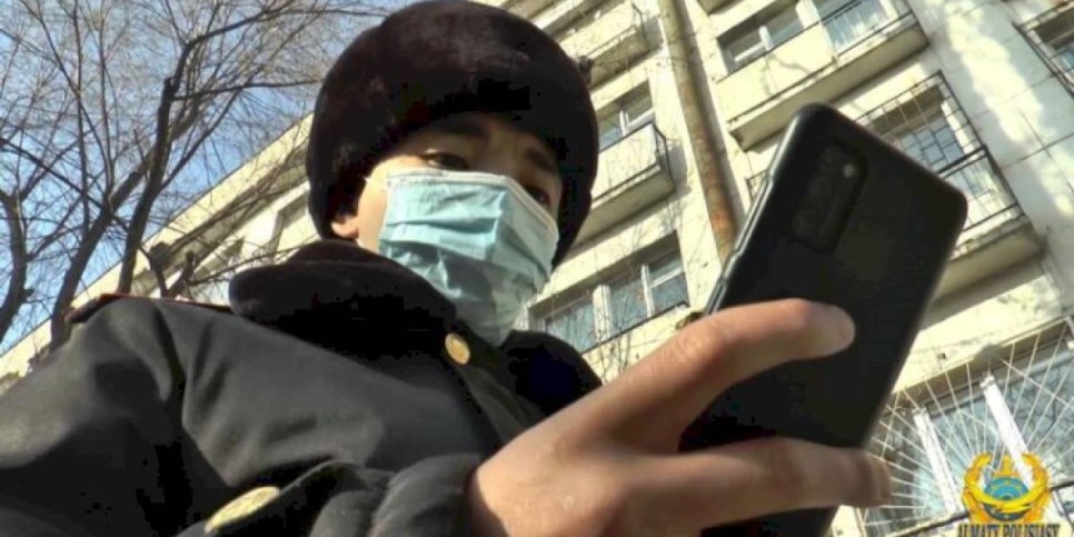 
                    Алматинский полицейский рассказал о своем опыте работы в соцсети
                