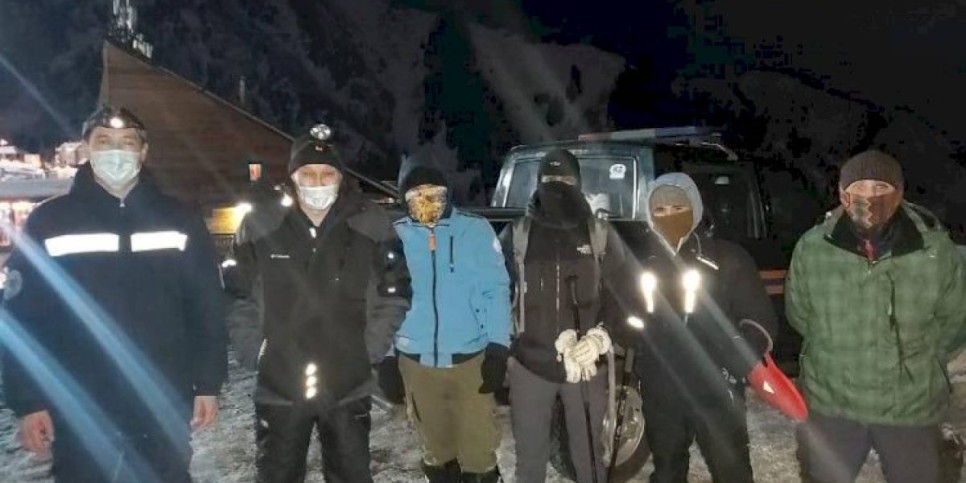 
                    Трех заблудившихся в горах туристов спасли в Алматы
                