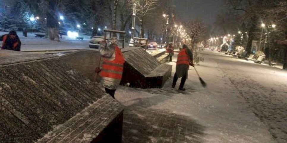 
                    В Алматы организовано дежурство по уборке снега
                