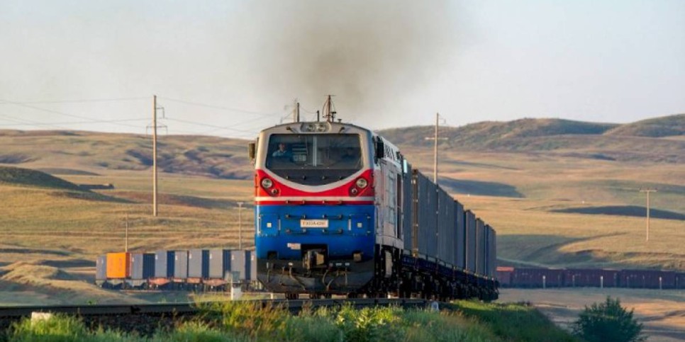 
                    Возобновляется курсирование поезда между Нур-Султаном и Алматы
                
