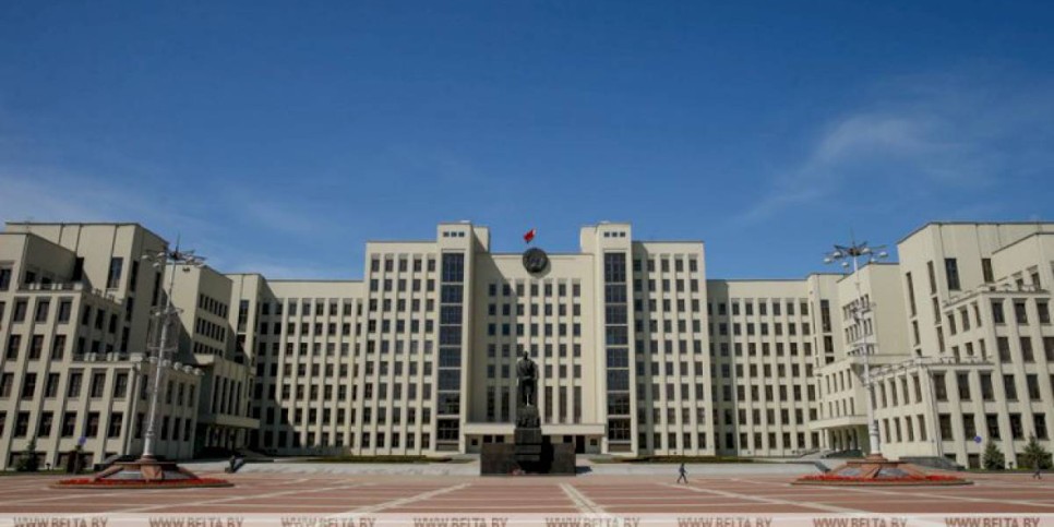 
                    Правительство Беларуси сложило полномочия
                