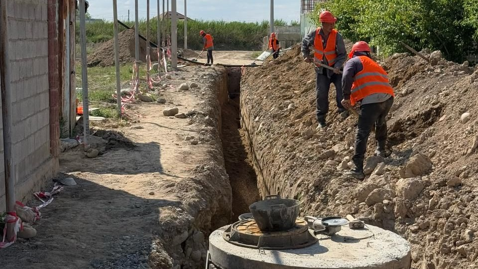Подрядчика накажут: акимат проверяет строительство водопровода в мкр. Рахат-Мадениет Алматы 