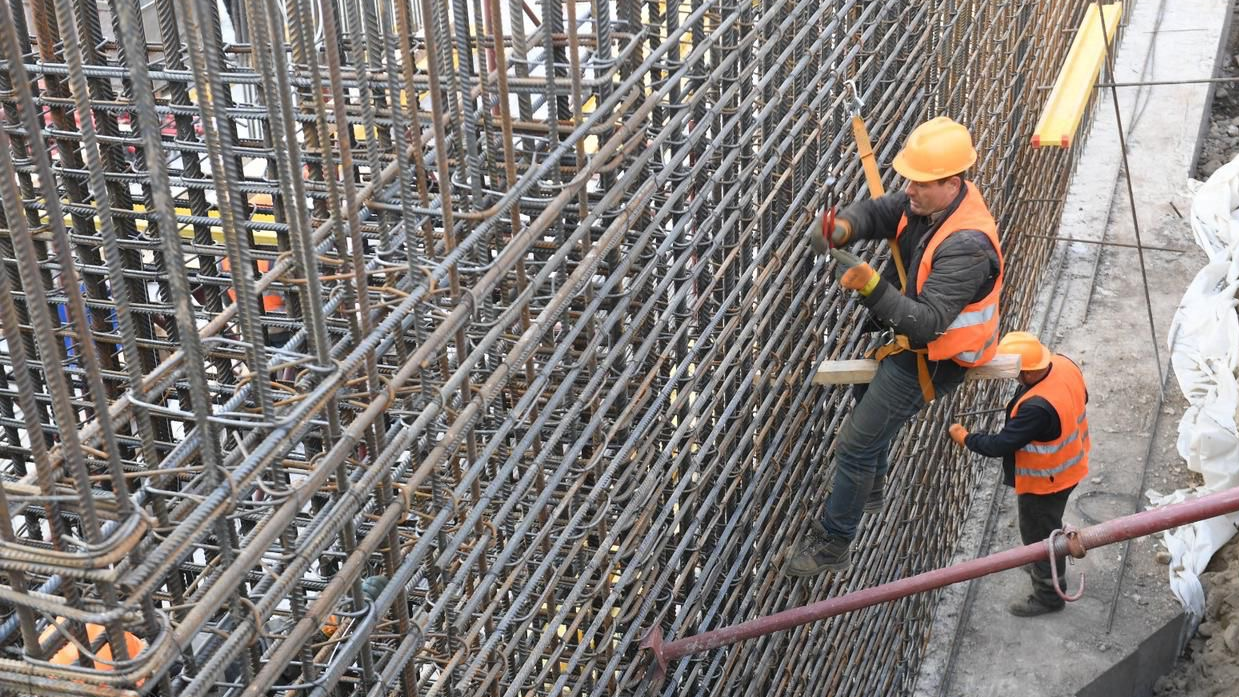 В Казахстане увеличены объемы переработки, строительства и добычи