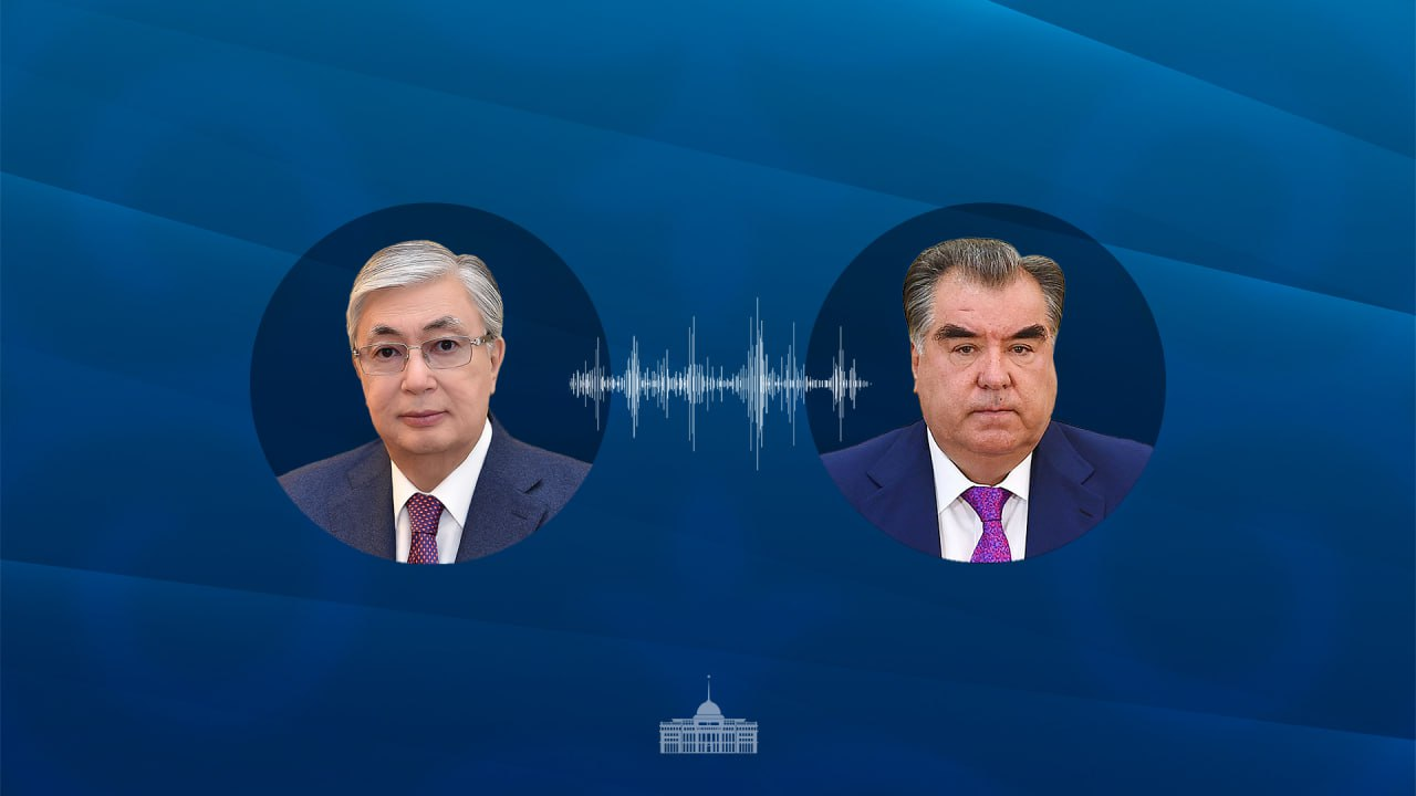 Касым-Жомарт Токаев провел телефонный разговор с Эмомали Рахмоном