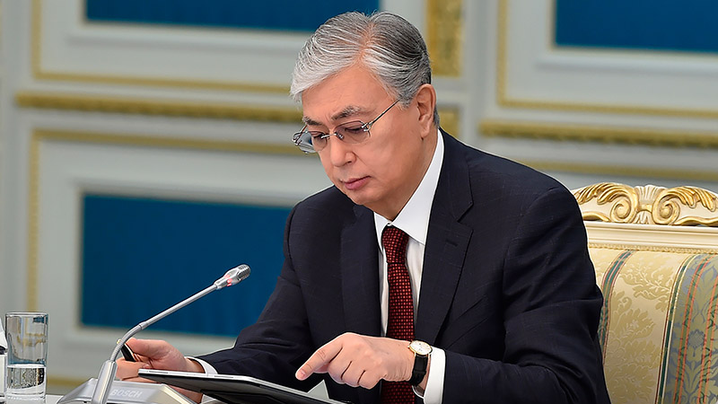 Глава государства подписал Указ о награждении молодых литераторов