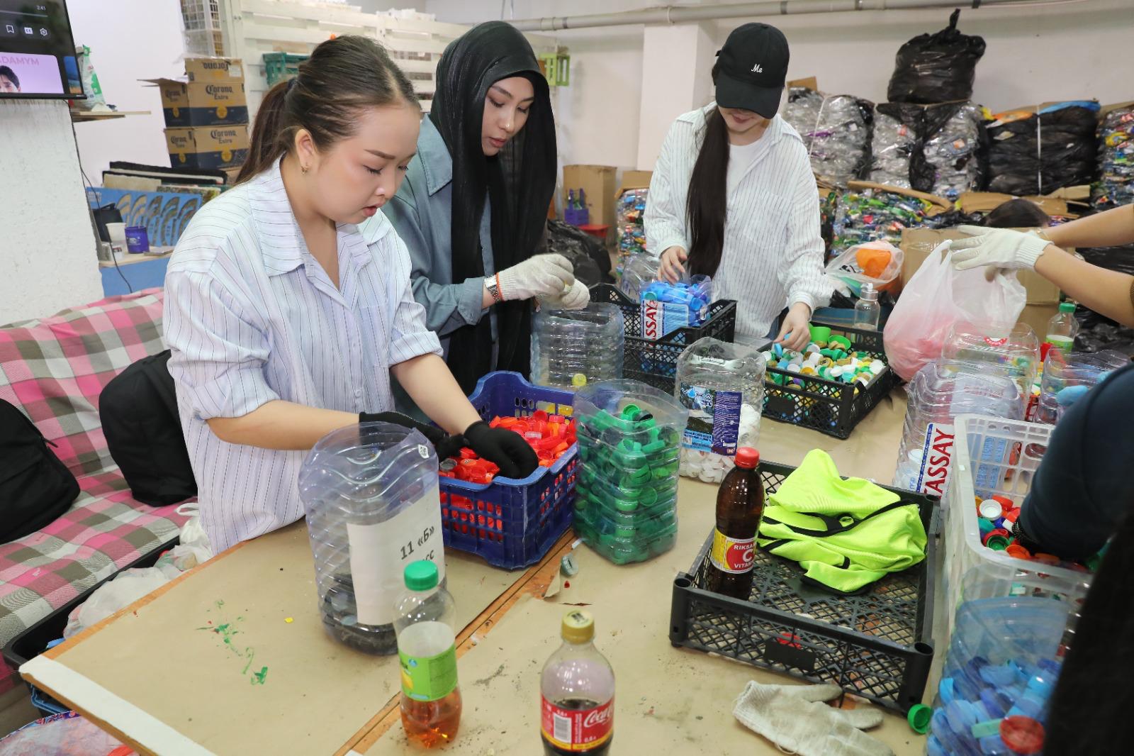 В Алматы прошла экологическая акция «Час эколога»