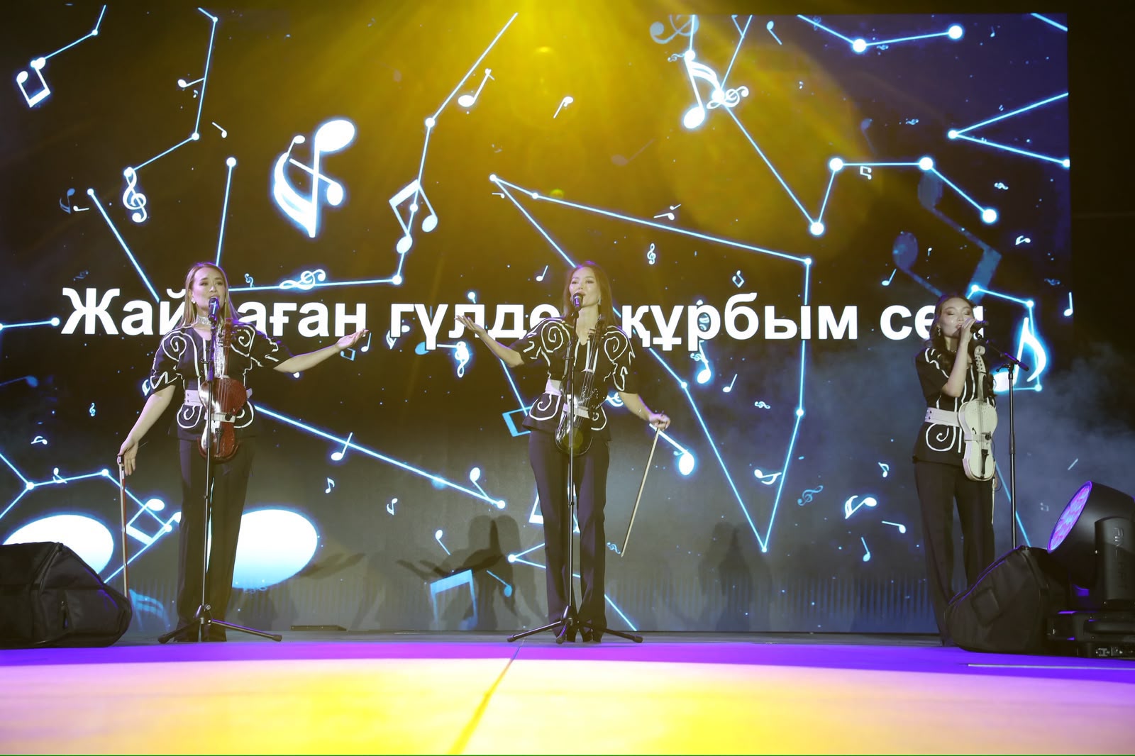 В Алматы на сцене ALMATY SUMMER FEST прозвучали песни Шәмши Калдаякова