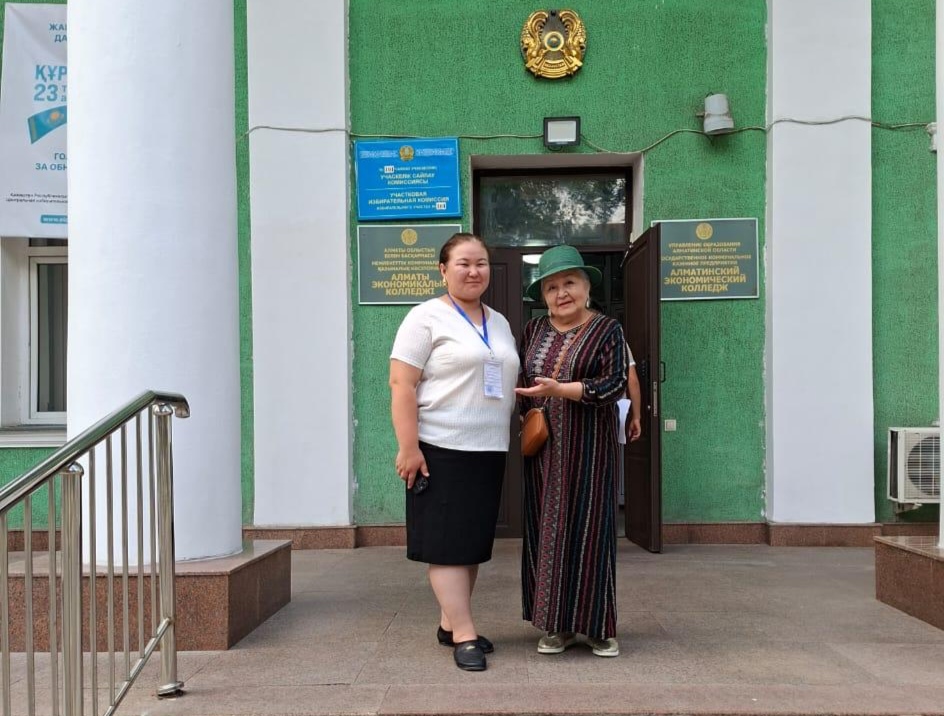 Заслуженная артистка Казахстана Лидия Каден проголосовала на выборах Құрылтай