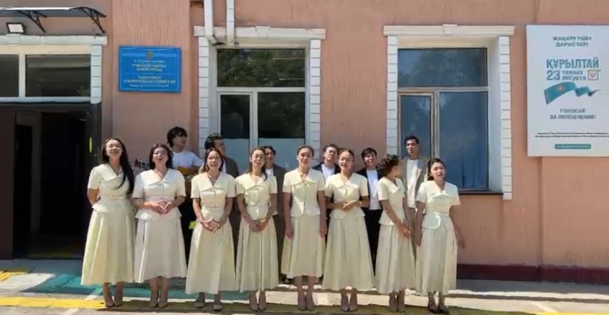 Алматы выбирает: молодые артисты театра имени Ашимова выразили гражданскую позицию