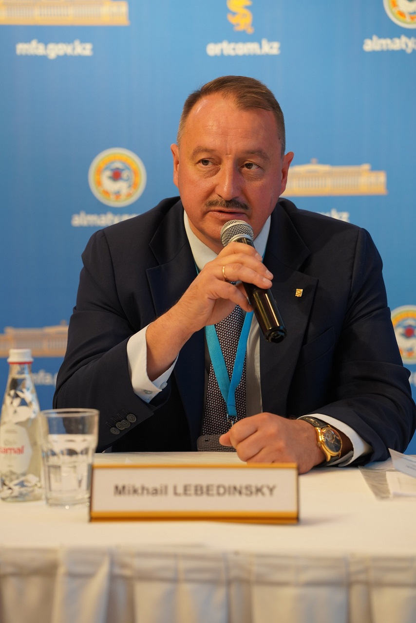 Казахстан обеспечил постоянное информирование граждан о ходе выборов — международный наблюдатель из России