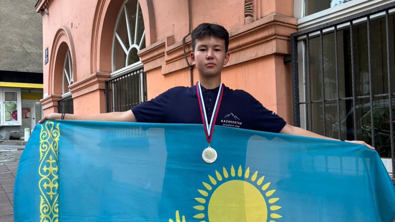 Карагандинский школьник завоевал серебро международной олимпиады по географии
