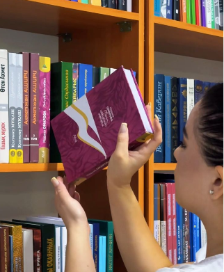 В алматинском ТЦ «Adem» впервые открылся библиотечный пункт книговыдачи