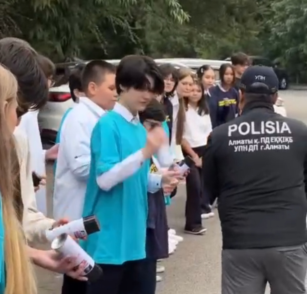 Алматинские полицейские провели рейд по удалению наркорекламы