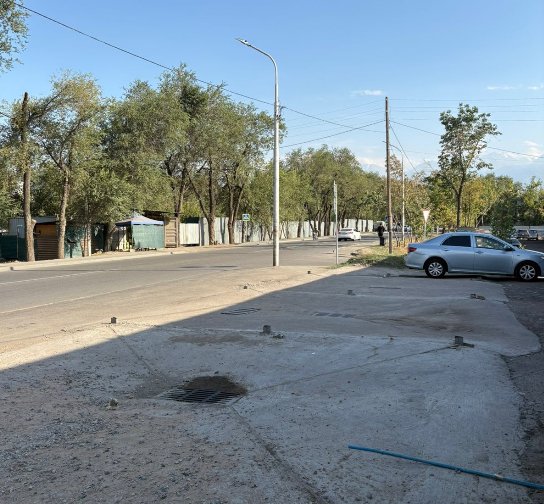 В микрорайоне Алгабас снесли незаконную автомойку