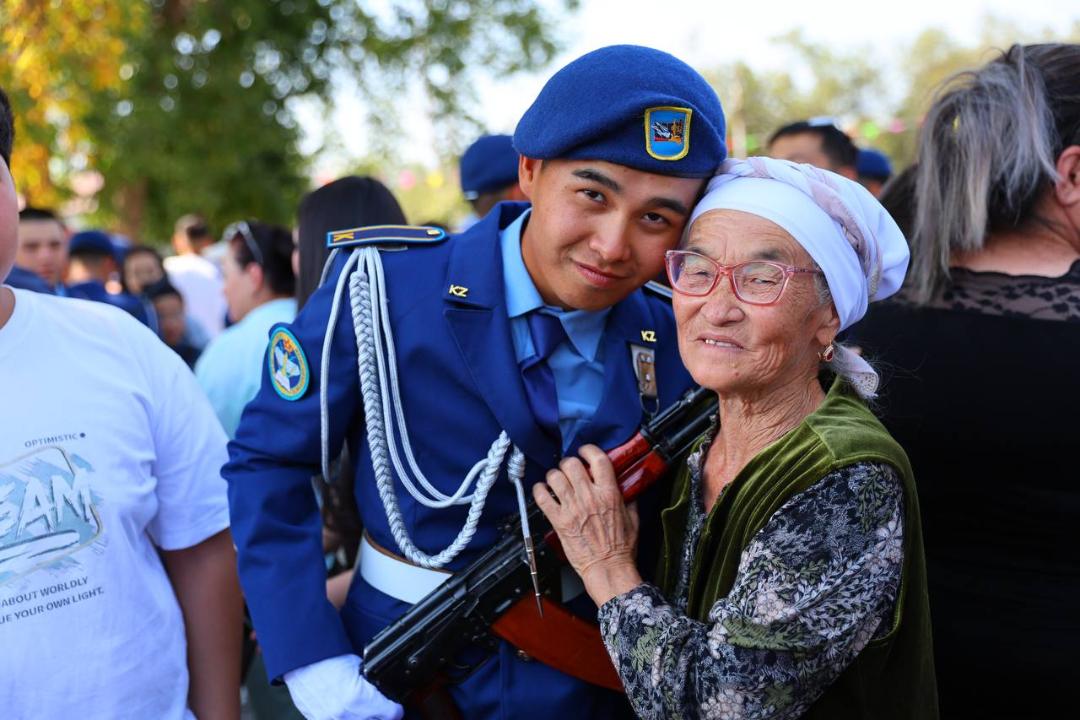 В Алматы более 140 курсантов ВИИРиЭС приняли Военную присягу