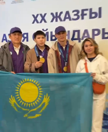 Исторических чемпионов Азиады по ММА торжественно встретили в аэропорту Алматы