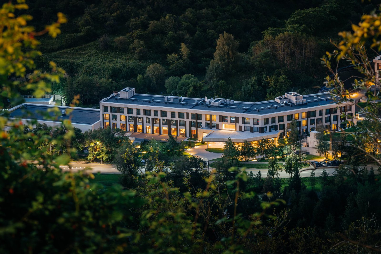В горной зоне Алматы открылся Medeu Park Hotel