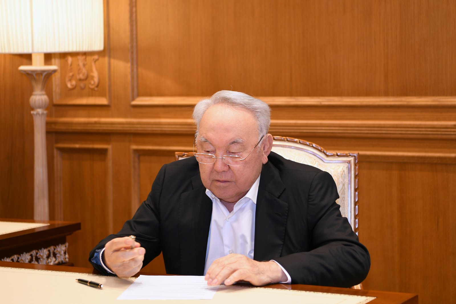 Нурсултан Назарбаев выразил соболезнования семьям погибших на учениях военнослужащих 