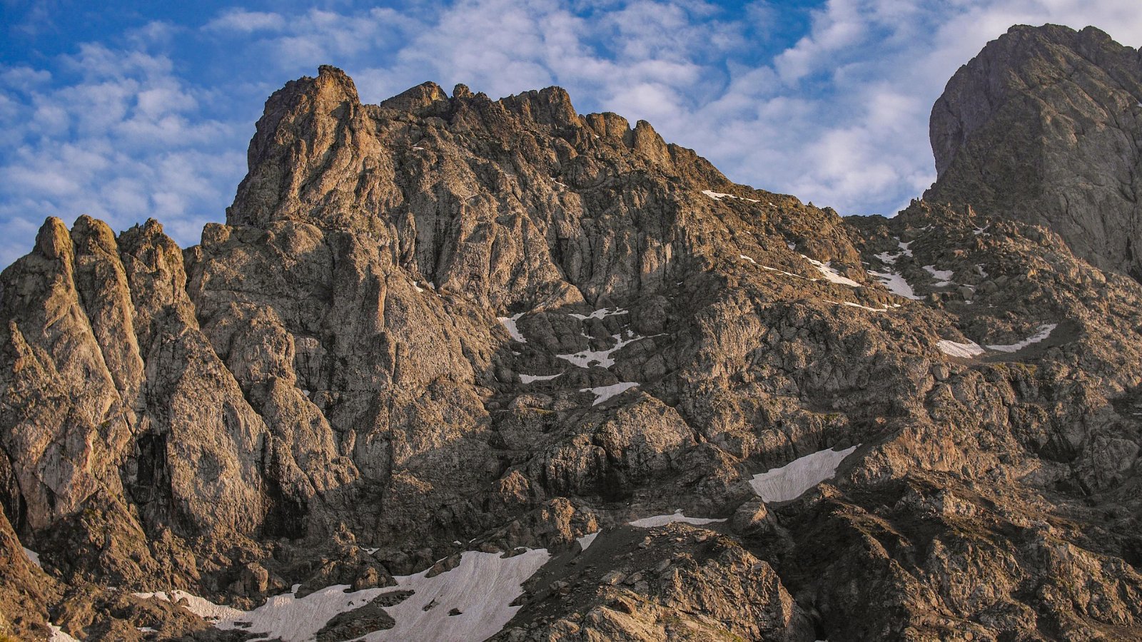 Almaty Hike: туристы могут заранее зарегистрировать поход в горы через специальный сайт